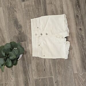 🇺🇸 NWOT - Girls White Shorts with LACE Bottom Detail (NO TAGS)